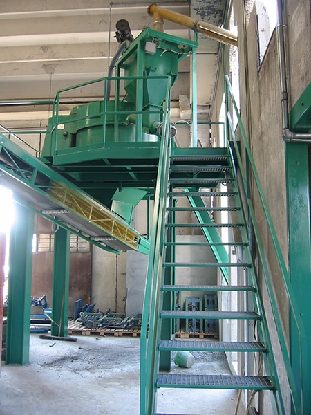 machine-for-destruction-for-concrete